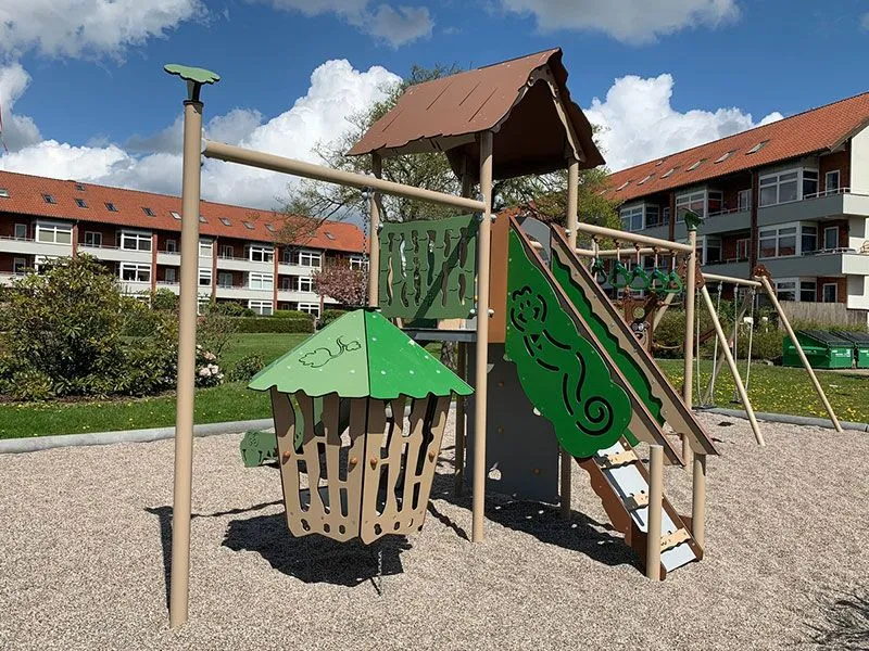 Lumka climbing side play structure with a swinging jungle hut on a playground Lumka climbing side play structure with a swinging jungle hut on a playground